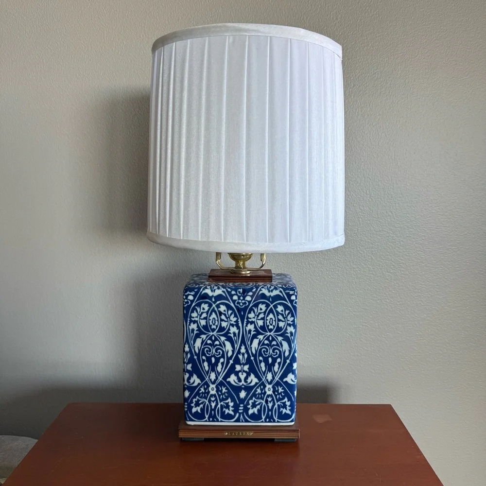 Ralph Lauren Blue White Hearts Porcelain Table Lamp w Round Shade - Picture 1 of 9
